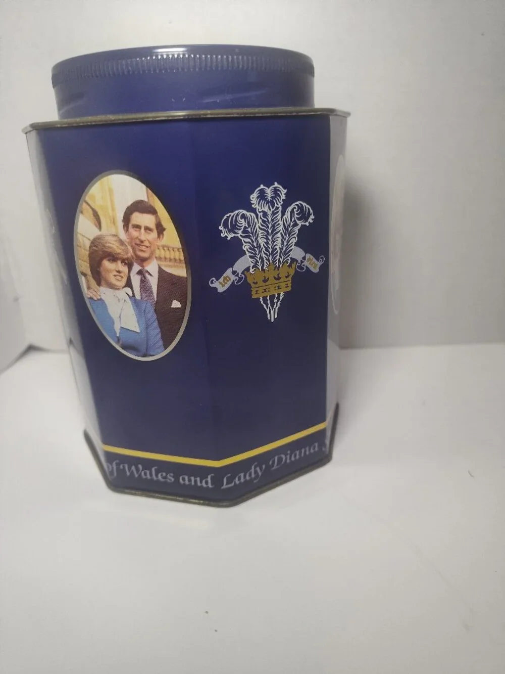 Vtg. 1981 Prince Charles Lady Diana Royal Wedding Tea Tin Made England Hexagon